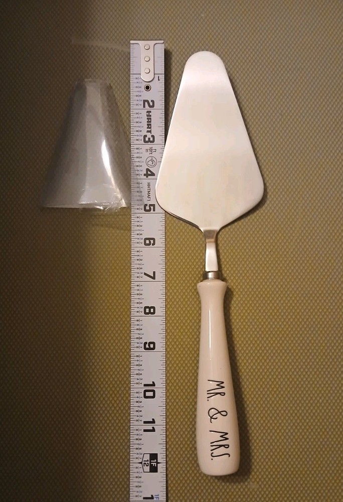 Ceramic handle cake server, Rae Dunn "MR. & MIS."