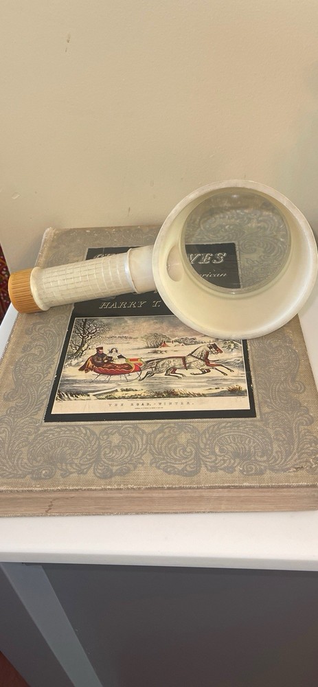 Vintage Battery Powered Illuminated handheld Magnifying Glass