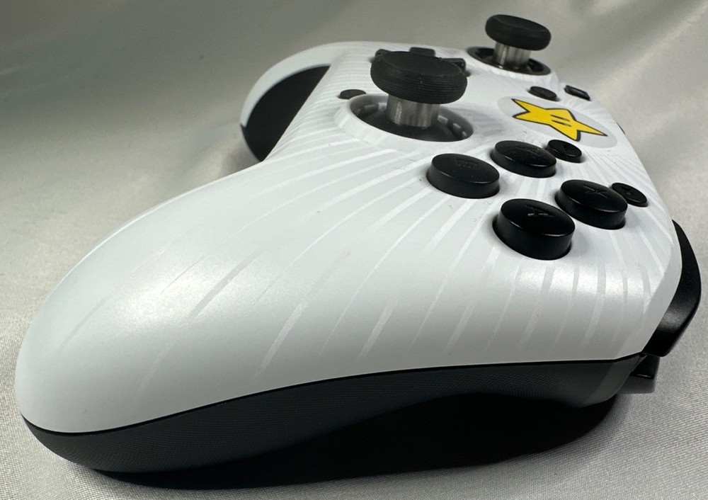 PDP Nintendo Switch Faceoff Wired Pro Controller Super Mario Star White 500-069