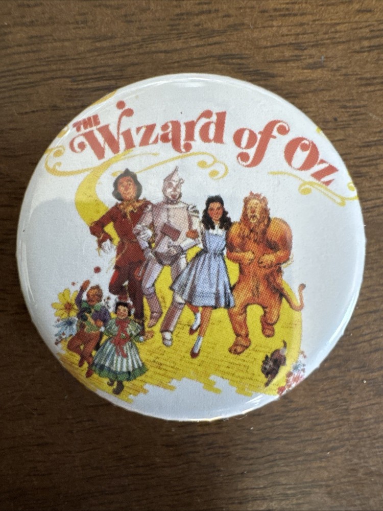 Small “Wizard Of Oz” Themed Featuring Cast Button Pin