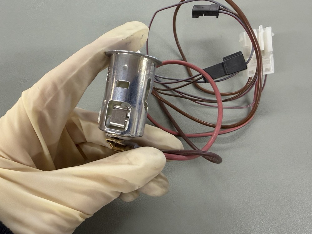 NEW Genuine BMW 7 E38 CIGARETTE LIGHTER SOCKET 61348352287