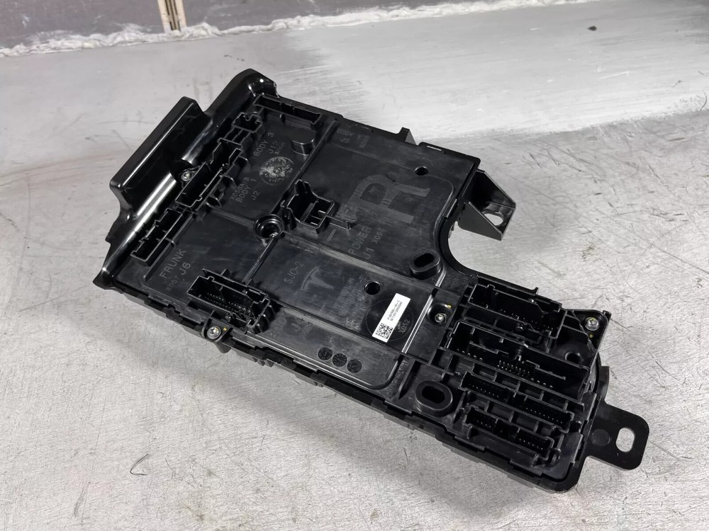 ⭕20-24 Tesla Model Y Right Low Voltage Controller Electronic Module 1657650-00-C