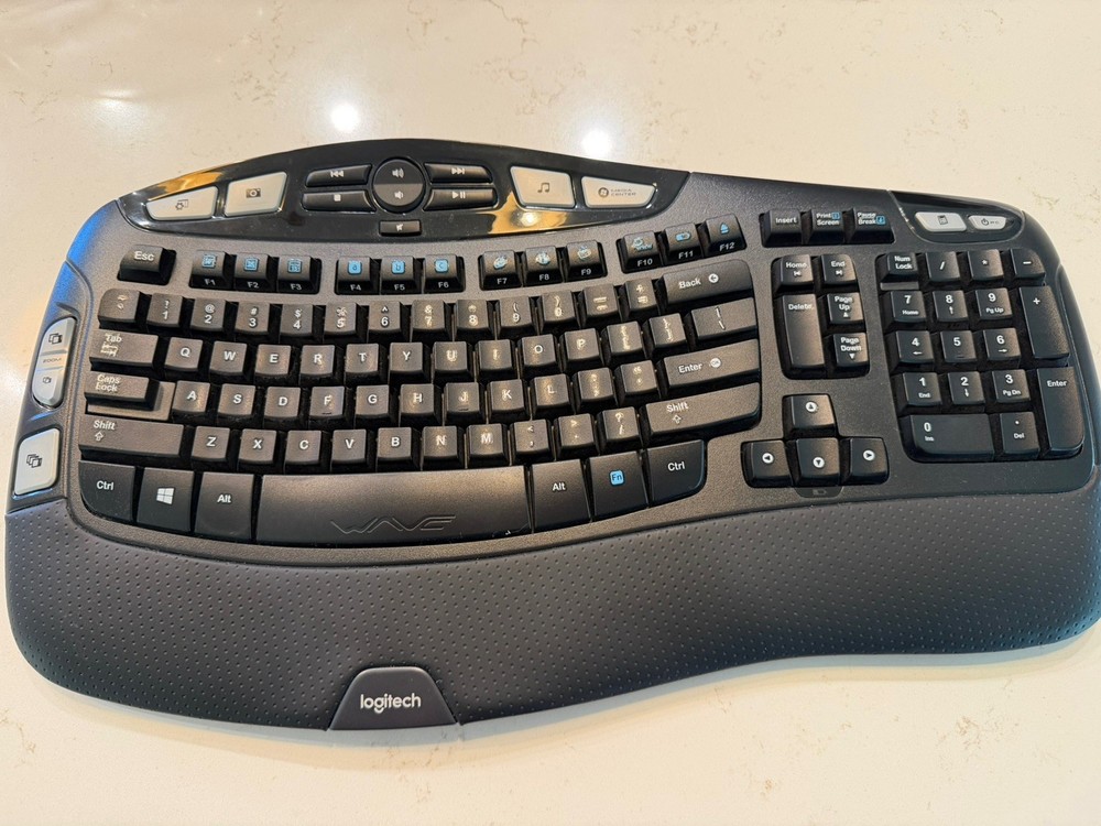 Wireless Logitech Wave K350 Ergonomic Keyboard