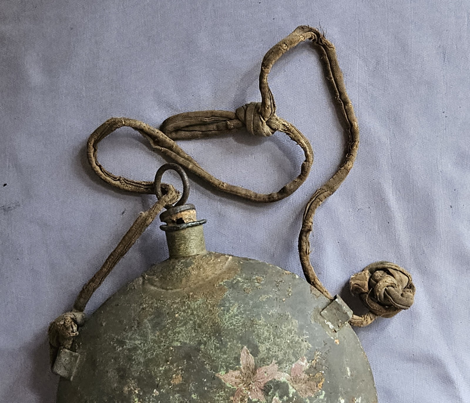 ORIGINAL AMERICAN CIVIL WAR SMOOTH SIDE CANTEEN WITH PAINTED FLOWERS AND STRAP
