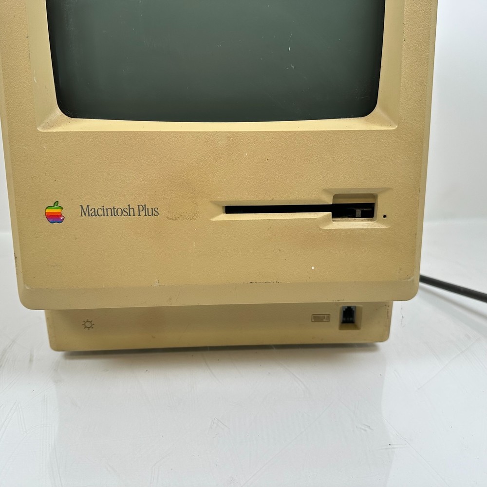 Vintage Apple Macintosh Plus 1Mb Model M0001A