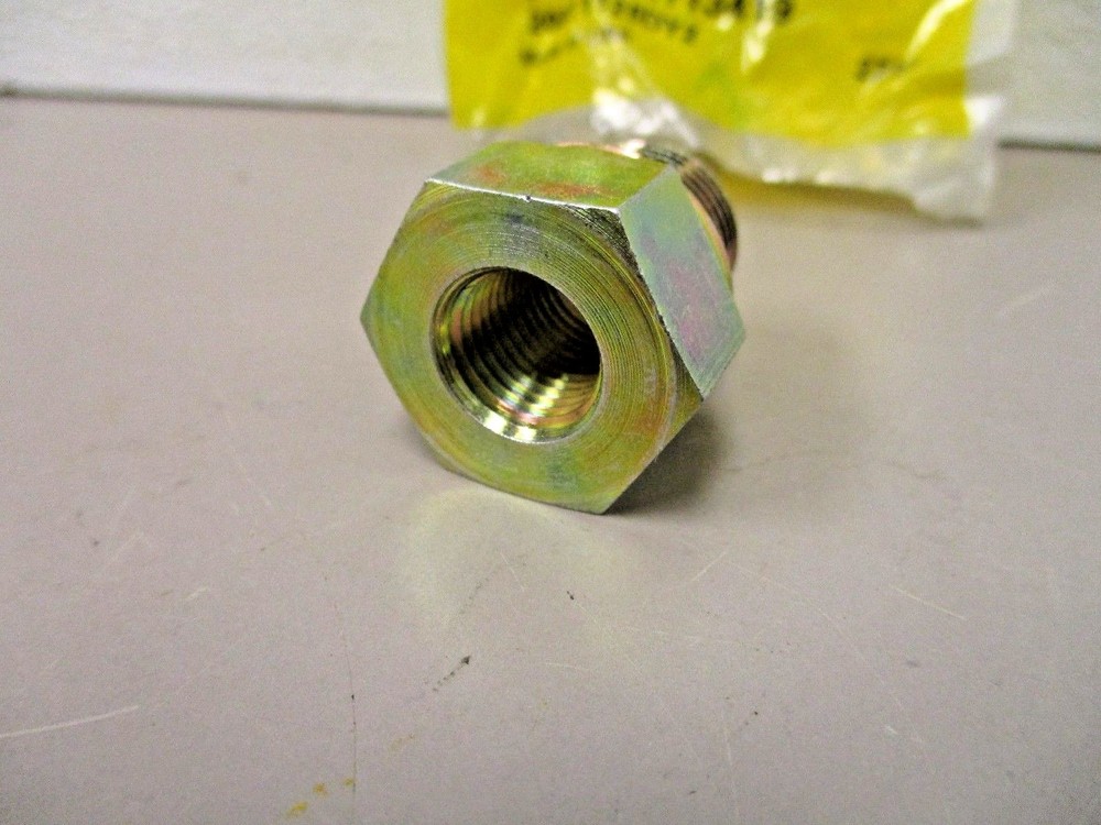 JOHN DEERE R113419 ADAPTER FITTING
