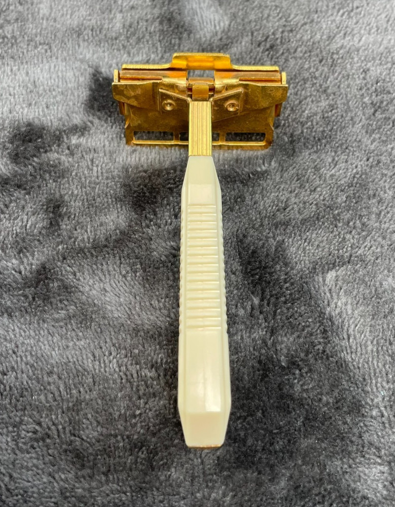 Gem Safety Razor Plastic Handle Metal Head Gold Tone