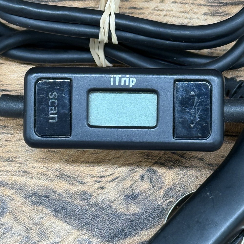Griffin iTrip Auto Universal Plus 3.5mm FM transmitter With Apple Charging Cable