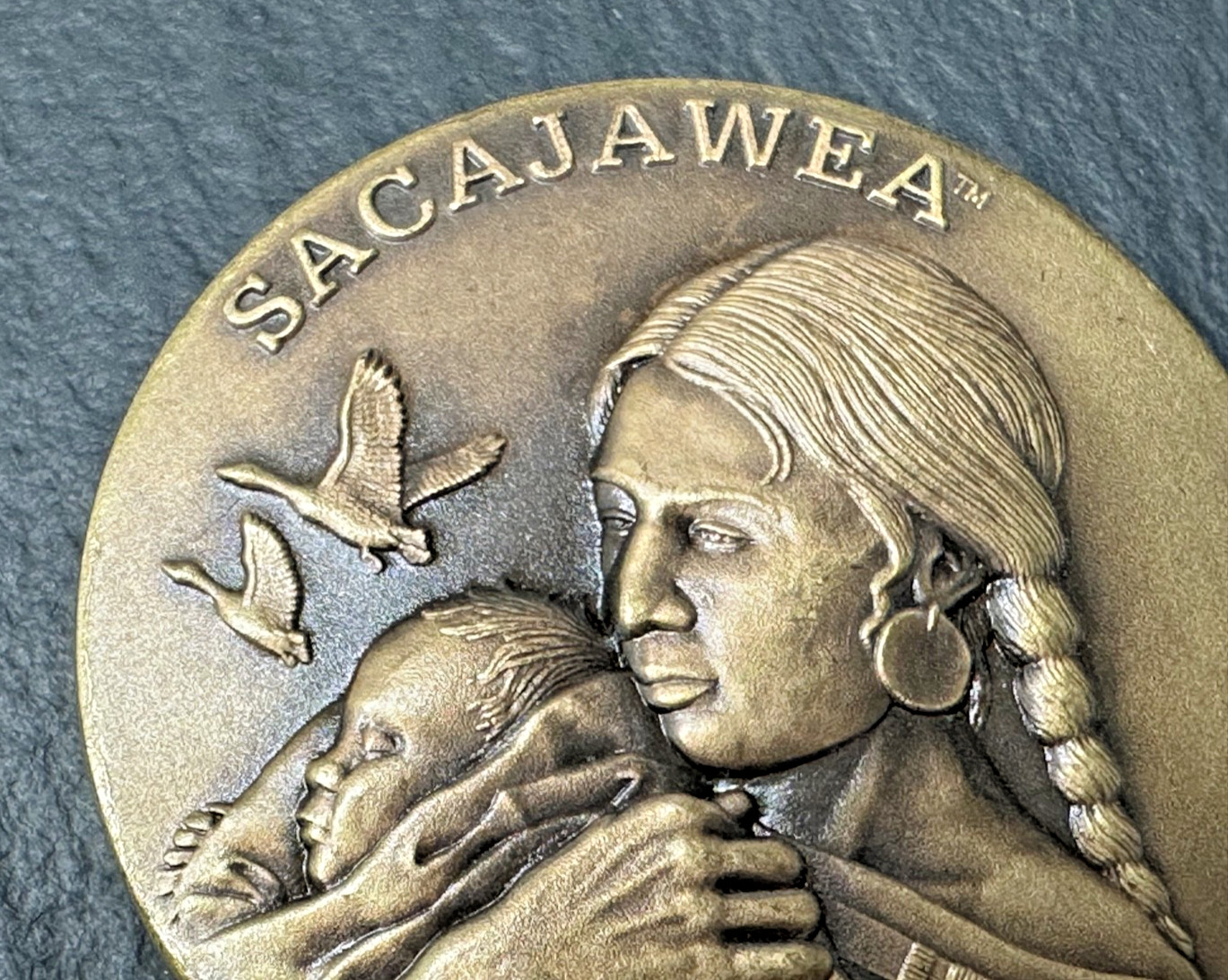 VERY RARE 2003 SACAJAWEA 1.5" MACO BRONZE PEACE MEDAL & MONTANA SUEDE POUCH M871