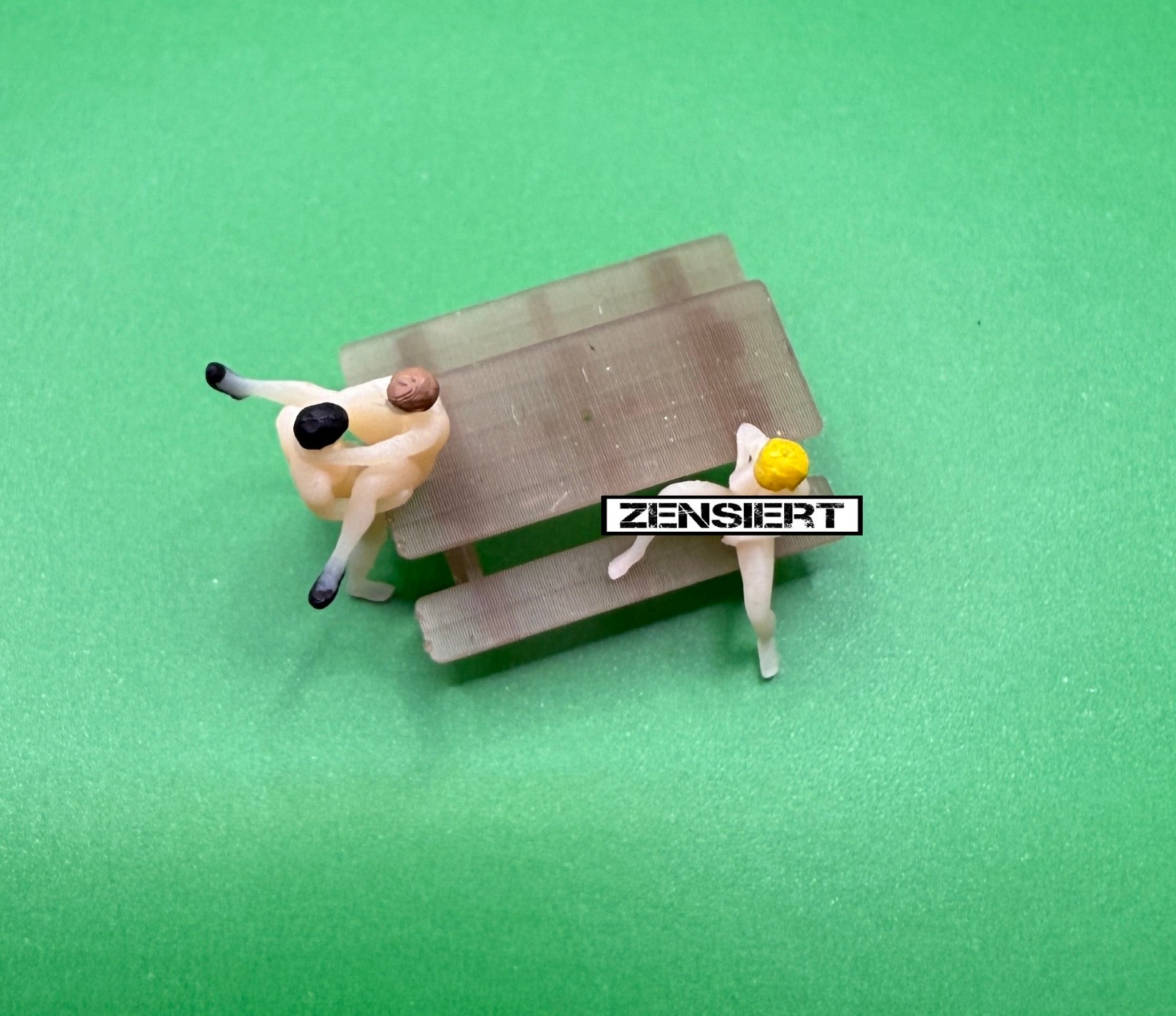 / Painted / Sexy Scene V11N N Gauge in Park 1/160 Truck Diorama Model Railway Figure