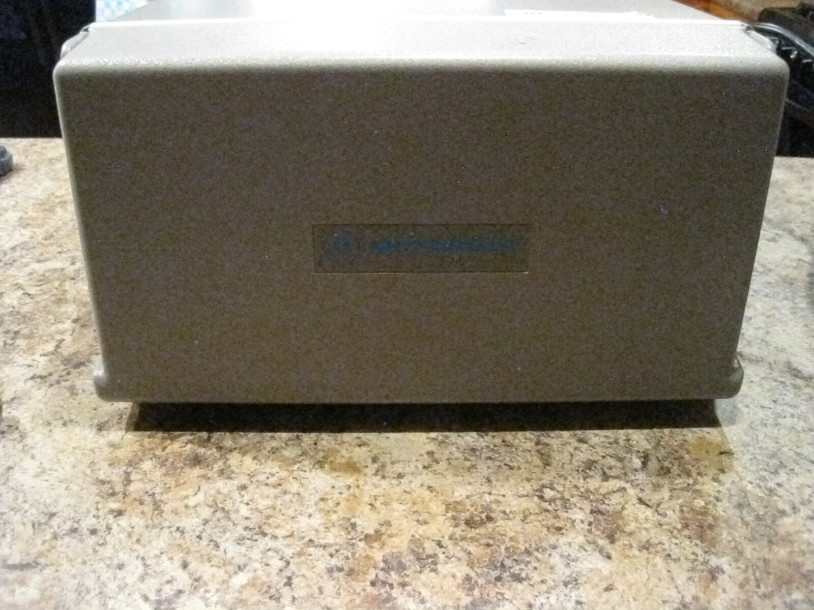 Motorola R2600C 400 Khz to 1GHz Service Monitor Test Set (Lot#MP899)