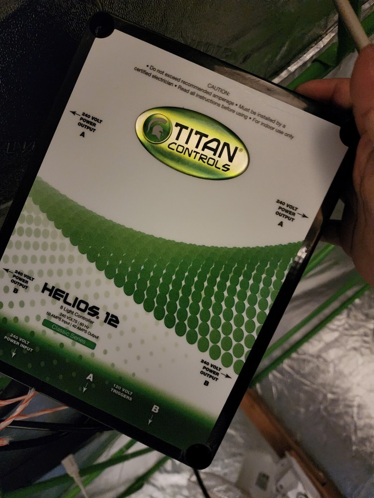 Titan Controls Helios 12 - 8 Light 240v Controller w/ Dual Relay Trigger Cord