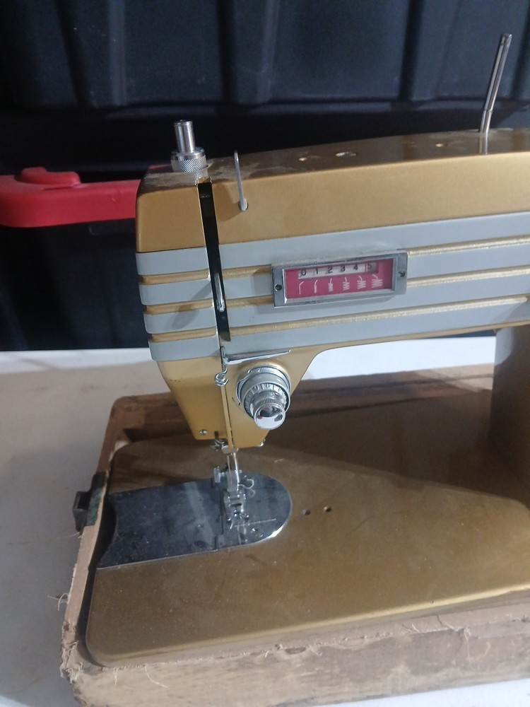 Vintage "GOLD" White Zig Zag Sewing Machine Model 765 Tested Working? Read