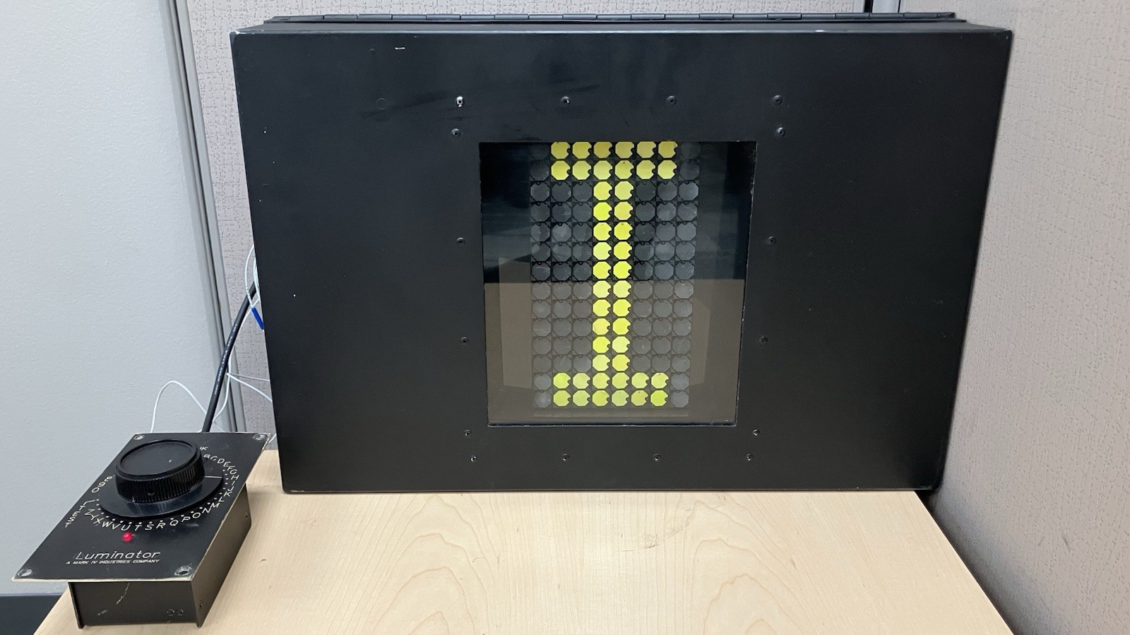 VINTAGE R32 LUMINATOR FLIP DOT END ROUTE SIGN - SEE PHOTOS