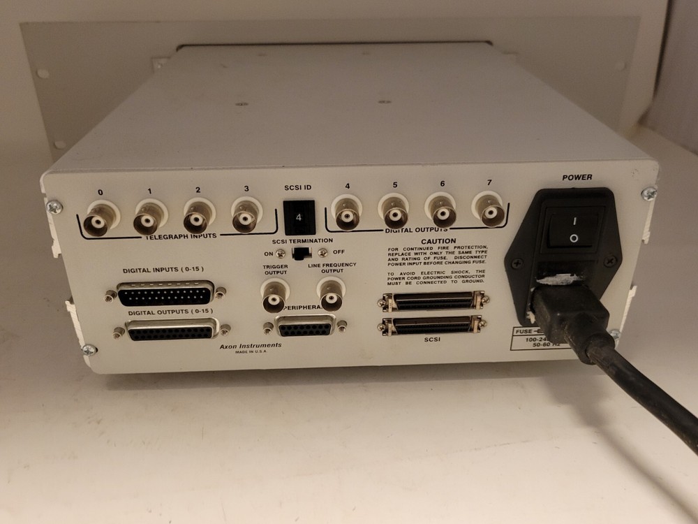 Axon Instruments Digidata 1322A 16-Bit Data Acquistion System-Powers On