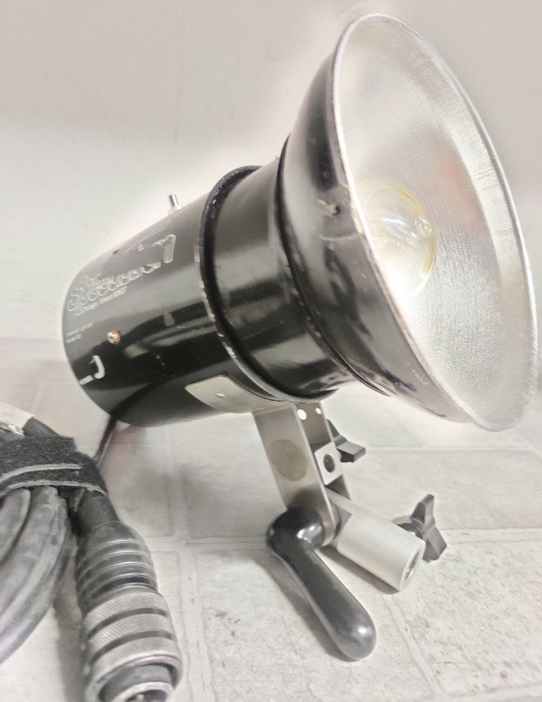 Speedotron Universal Light Head Unit Model 102 BULB NOT WORKING