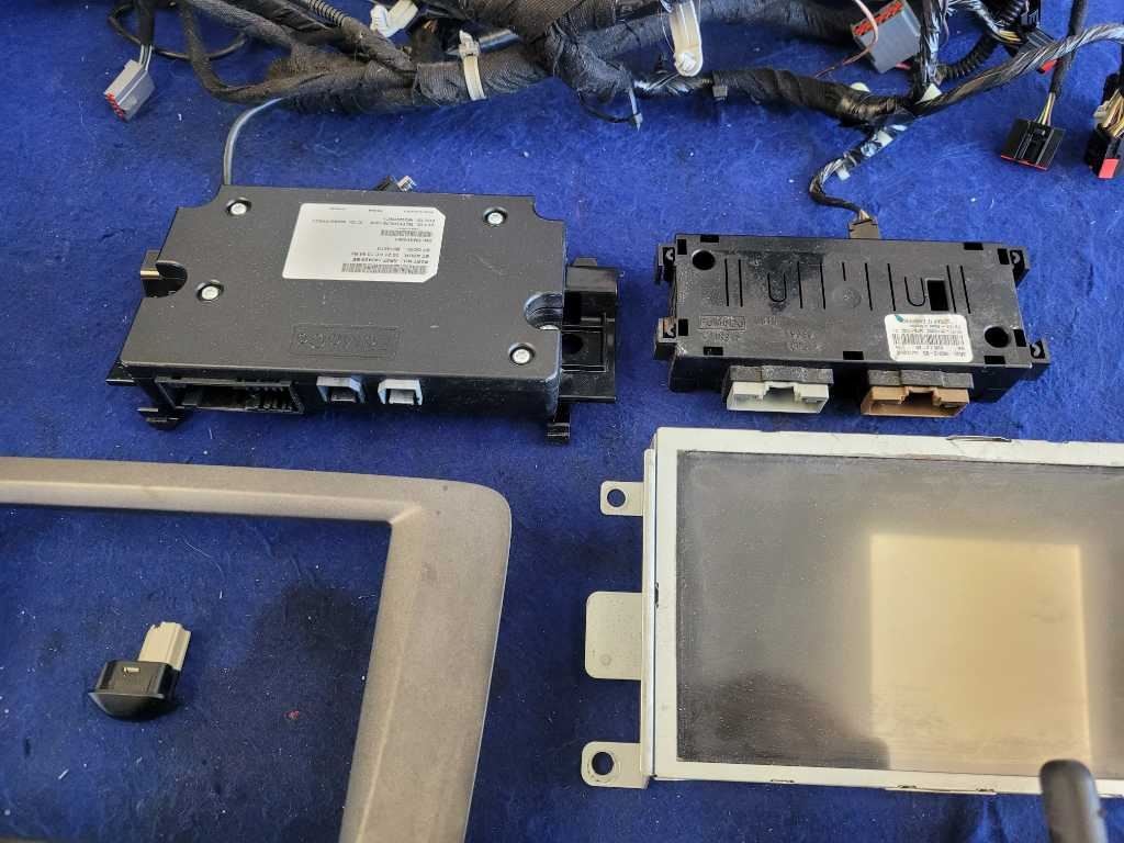 2011 Ford Mustang GT Info-GPS-TV Screen Front Dash Navigation Shaker 2807