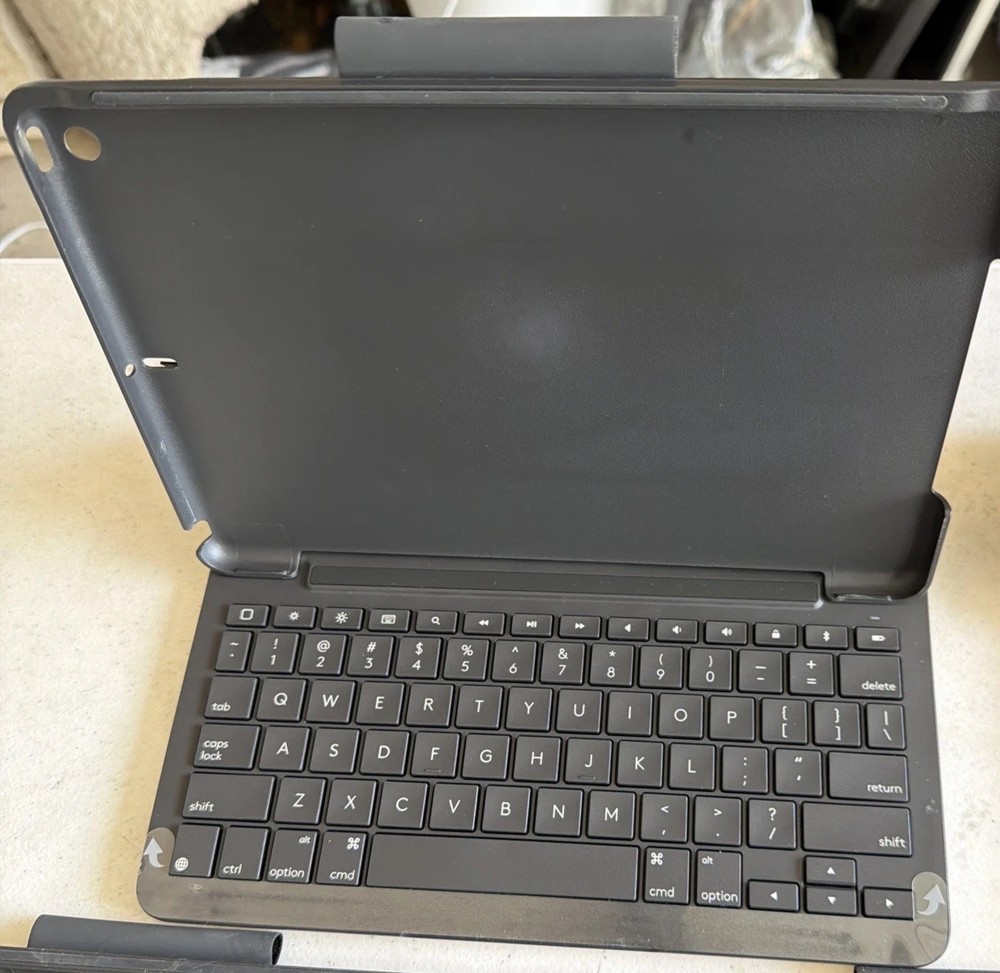 Logitech Slim Folio Keyboard Case for iPad 7th 8th 9th Generation Graphite