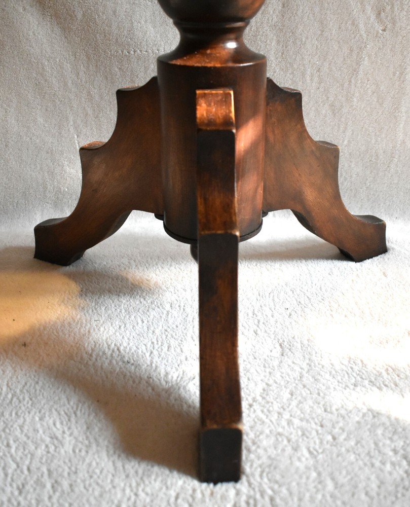 VINTAGE VICTORIAN WOOD ADJUSTABLE PIANO STOOL