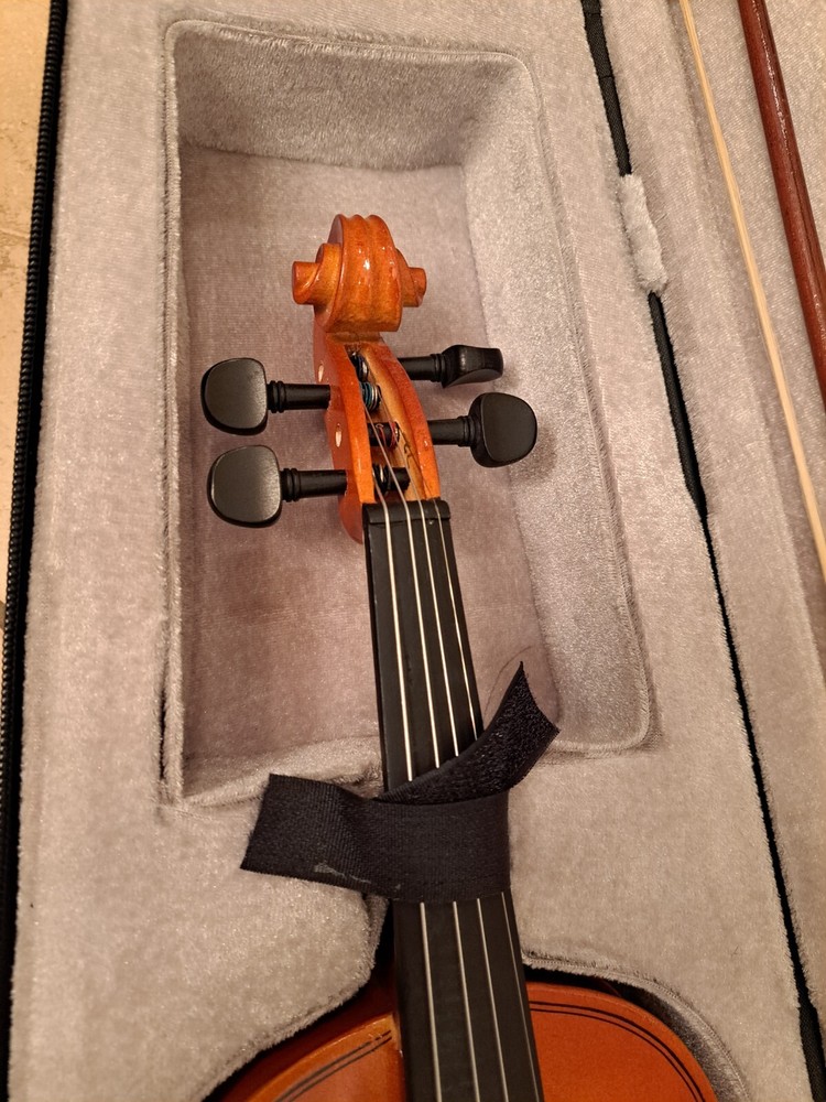 1/2 Student Violin Complete Kit W Case Good Condition No Marks