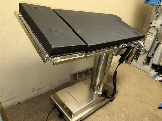 SKYTRON 6500 HD O.R. table