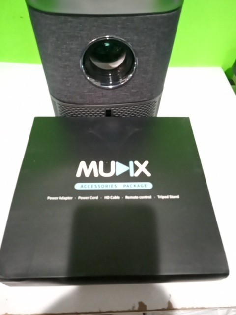 Mudix 1080P Video Projector Good Condition