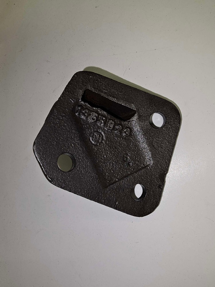 135RB23 Hood Latch Socket Mack