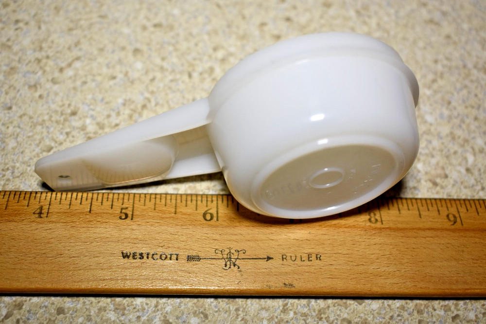 4pc VINTAGE White TUPPERWARE Nesting Measuring CUPS 762 763 765 766