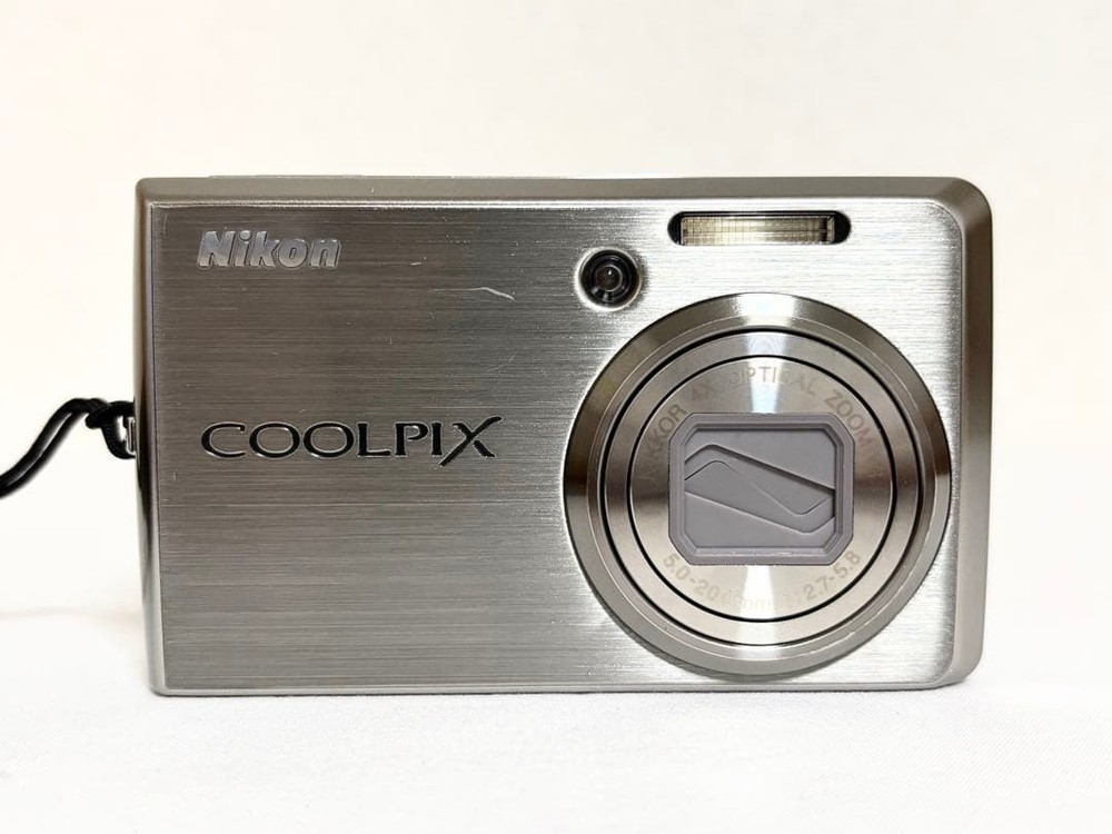 Nikon COOLPIX S600 Compact Digital Camera Tested Excellent Condition Accessories