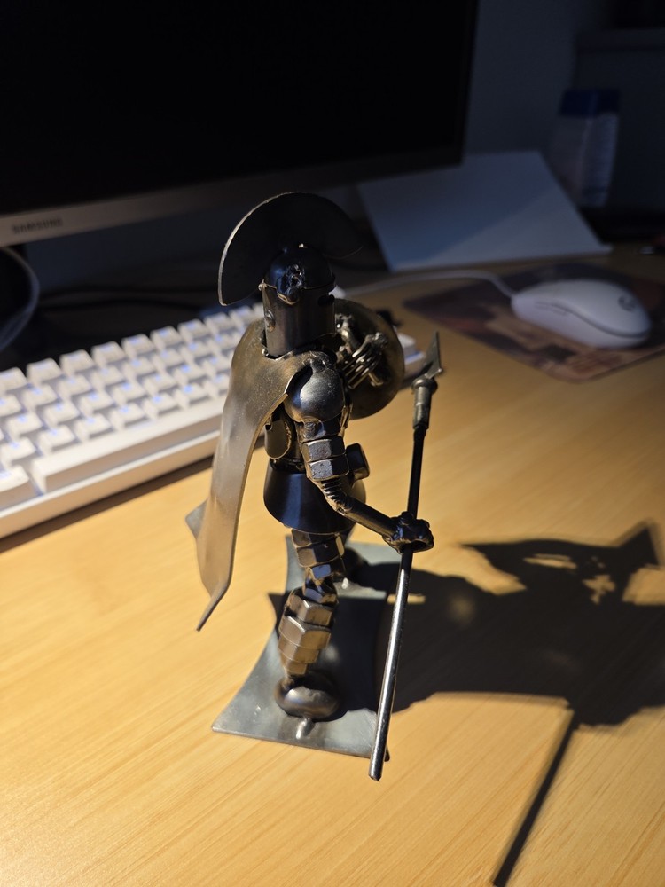Metal Art - Fully Armored Medieval Warrior