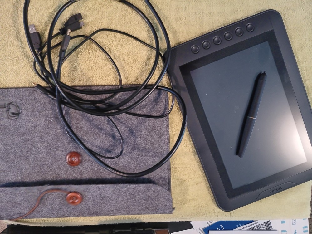 Parblo Graphics Tablet USB with Pen, Cables, and Carrying Case