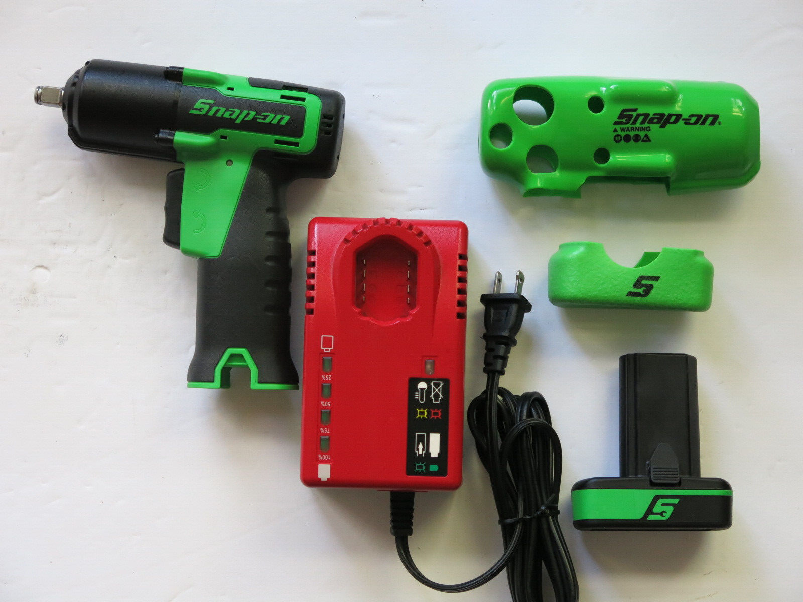 Snap-On CT761 CT761AG Impact Wrench 3/8" 14.4v Cordless Battery & Charger Set