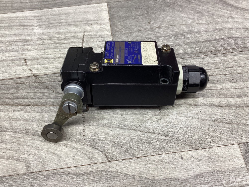 Square D AEQ2699 Limit Switch Class 9007 Series #807F320