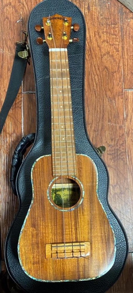 SONNY D KOA UKULELE W/ HARD CASE.