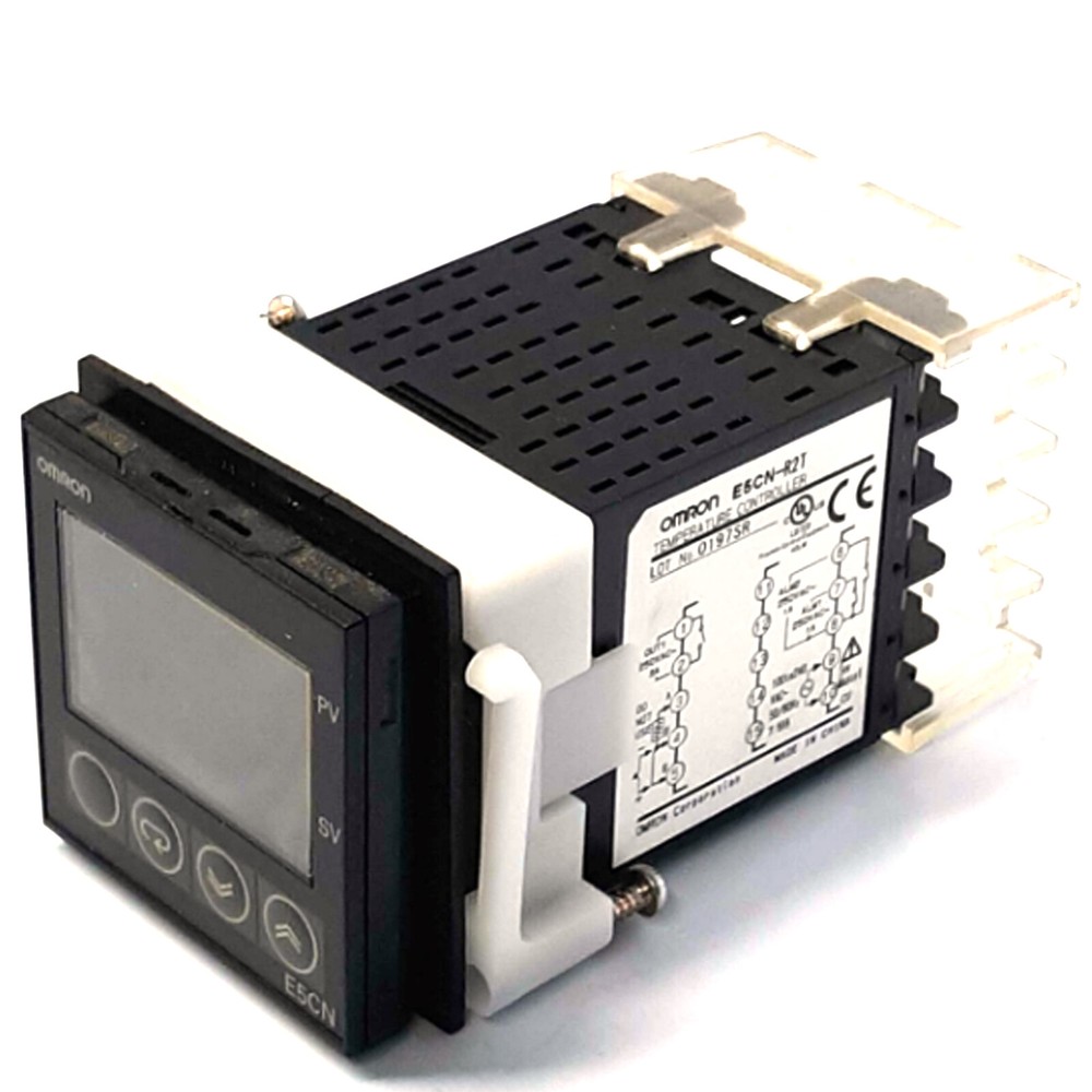 1PC New In Box OMRON E5CN-R2T 100-240VAC Temperature Controller