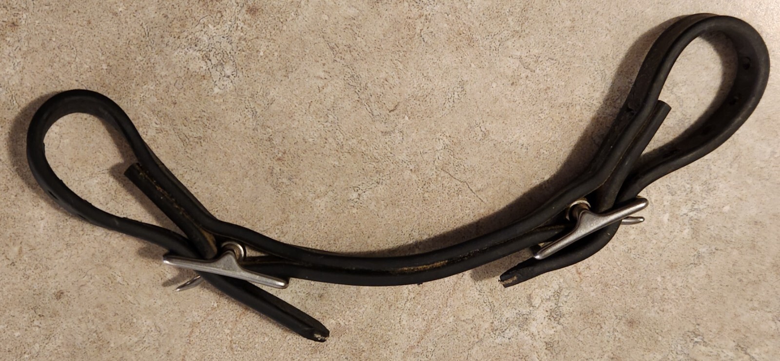 Used Curb Strap For Horses    Weather Resistance   Black 