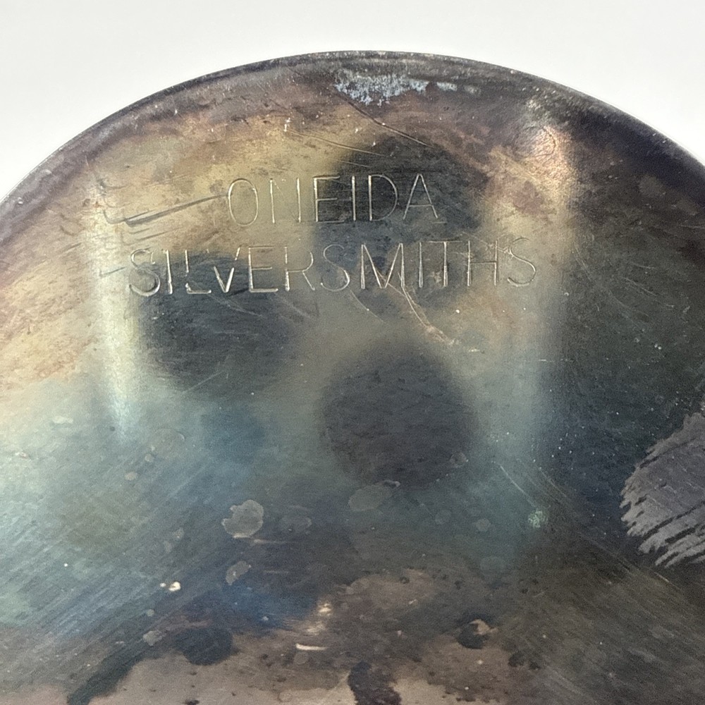 Vtg Oneida Silversmiths 7.5” Clam Scallop Shell Shaped Candy Nut Dish Set Of 2