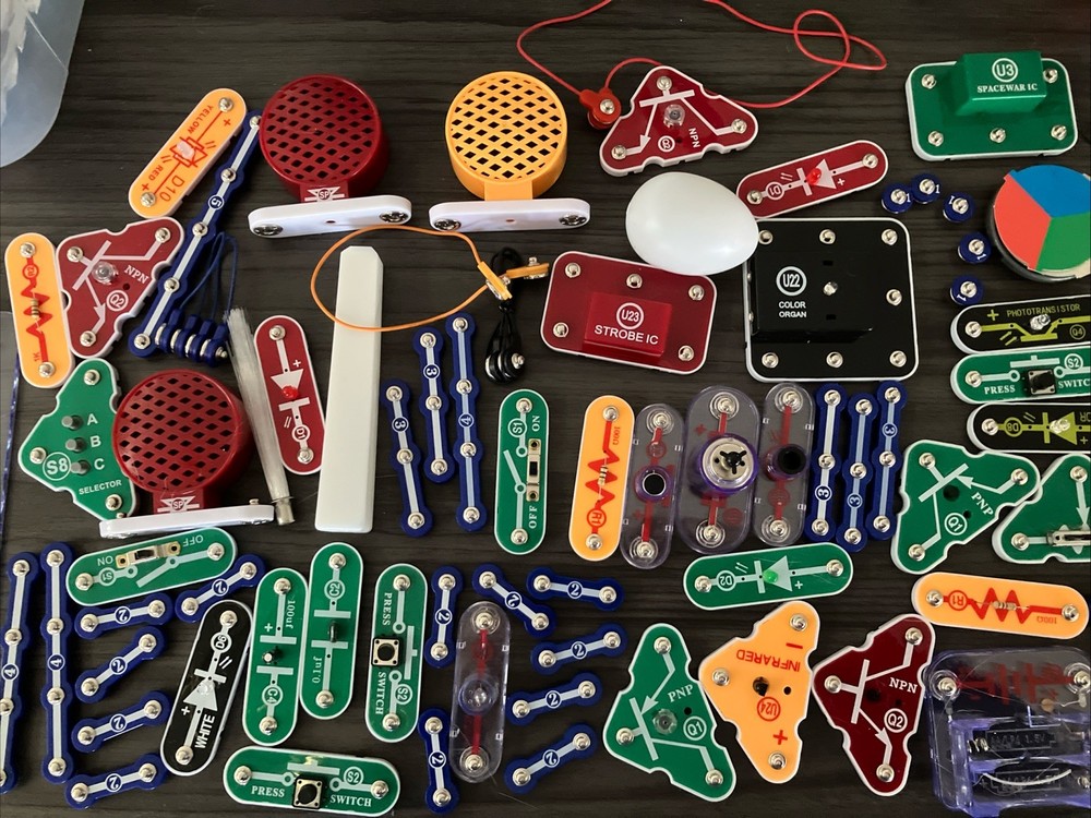 Snap Circuits Lot