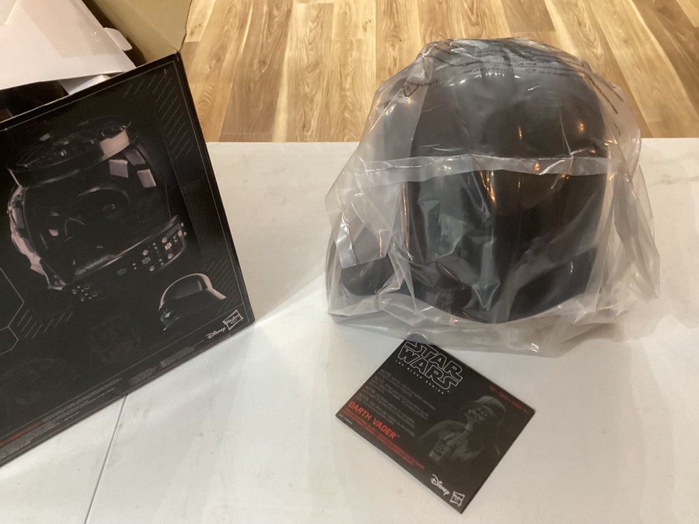 DARTH VADER ELECTRONIC HELMET BLACK SERIES