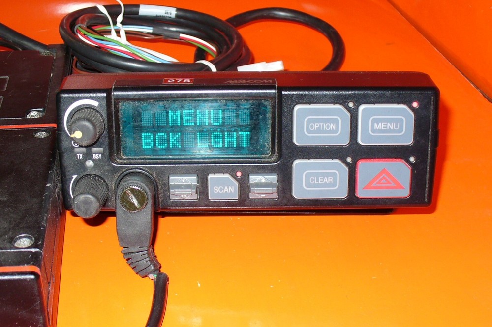 GE ERICSSON D28MG2 MOBILE RADIO WITH CABLES