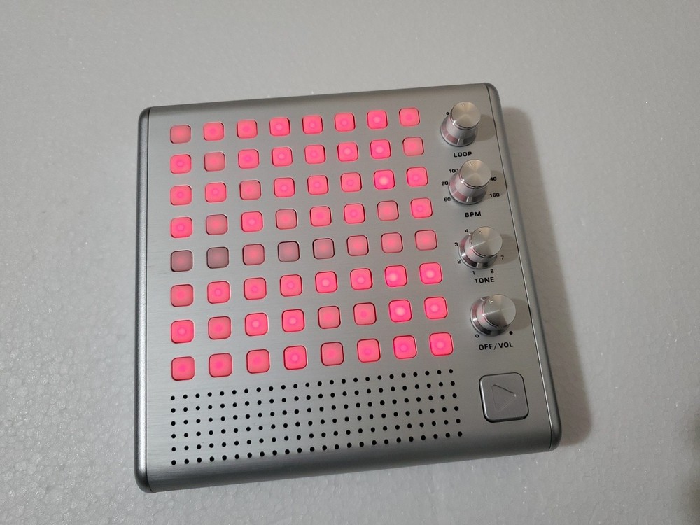 Thinkgeek Bliptronic 5000 Matrix Synthesizer Techno Beat Rhythm Audio Machine