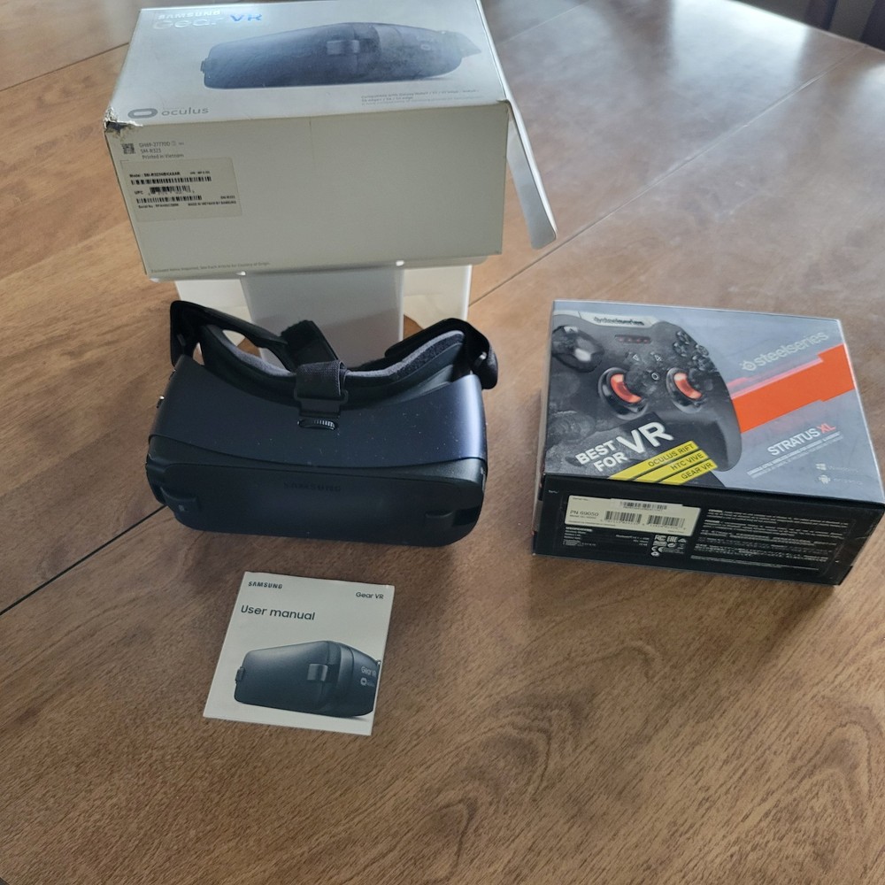Samsung Gear VR Model SM-R323 Oculus VR Headset
