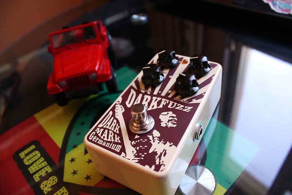 THE ULTIMATE DARKFUZZ PEDAL-vintage fuzz face clone