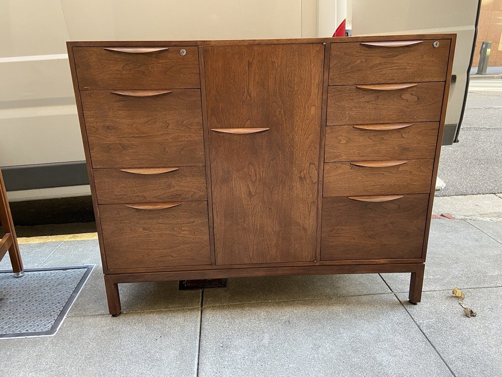 Jens Risom Mid century Modern Walnut Credenza Sideboard Unmarked