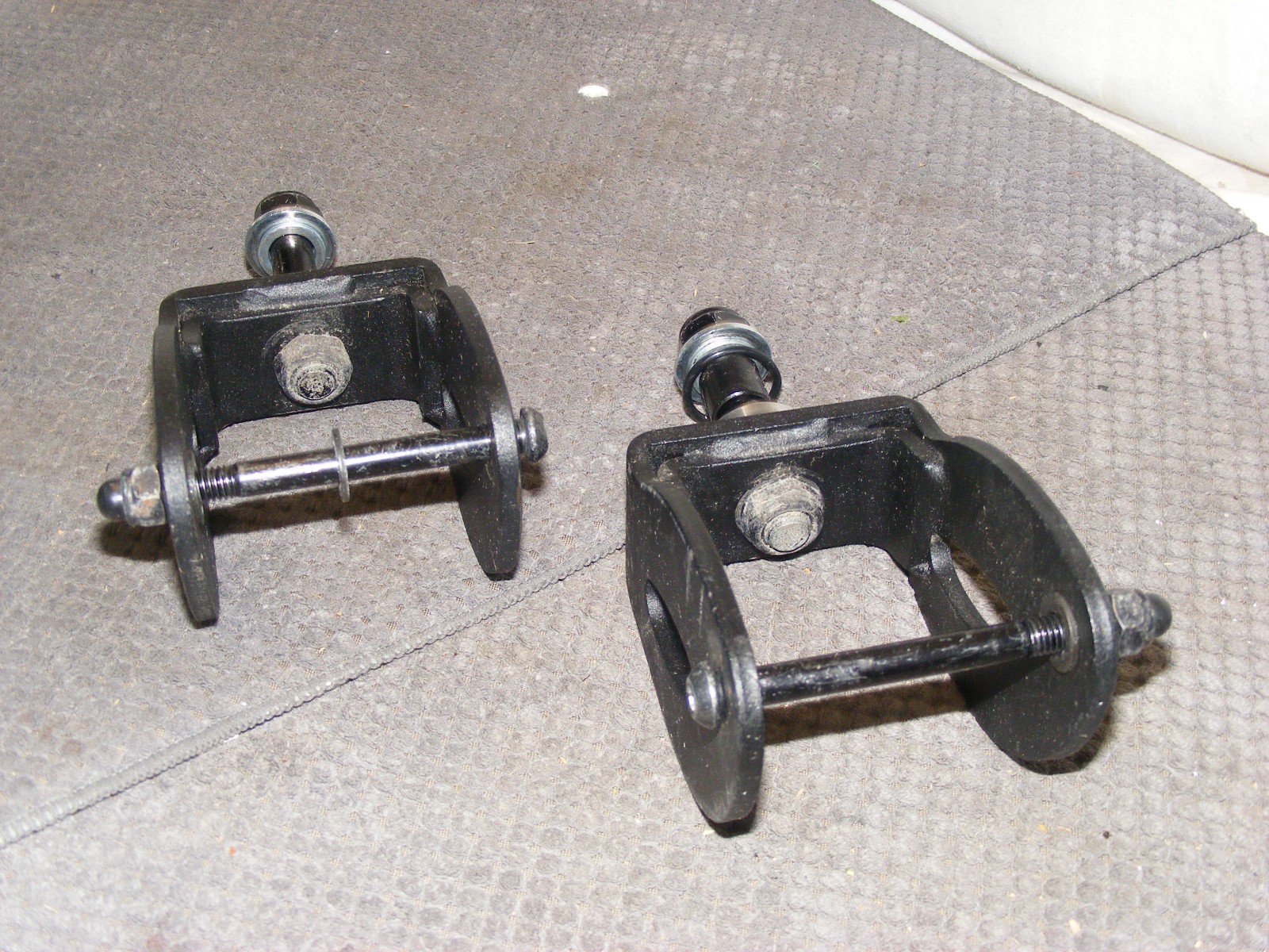 MERITS VISION SUPER P3271-ARMUB MOBILITY CHAIR & MORE PAIR OF CASTER WHEEL FORKS