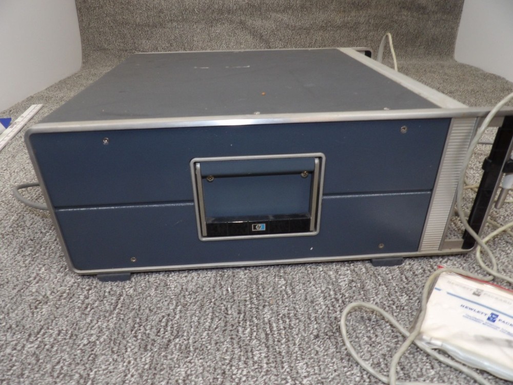 Hewlett-Packard 8405A Vector Voltmeter With Accessories & Probes