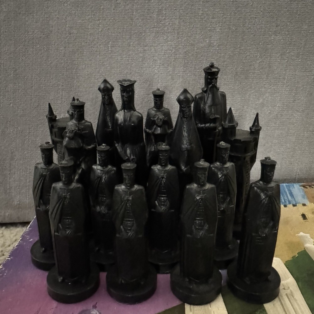 Vintage 1962 Conqueror Sculptured Chess Set Peter Ganine Complete Set