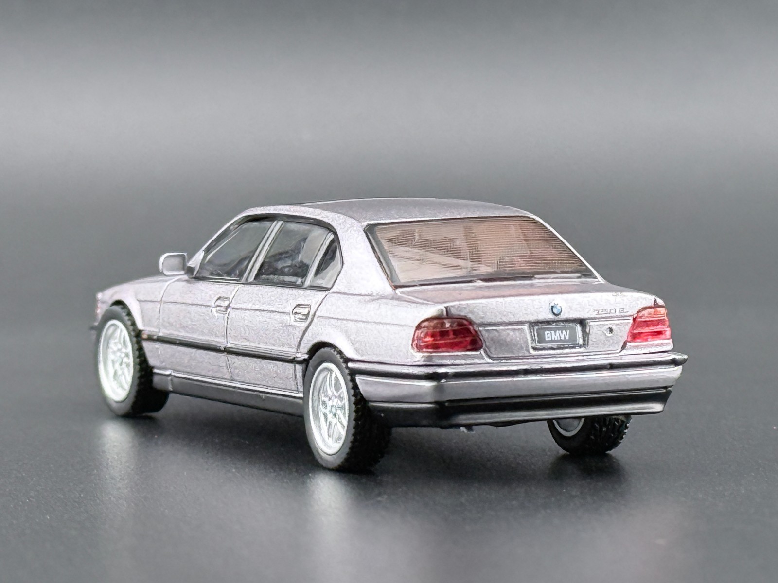 Mini GT BMW 750IL – Aspen Silver Metallic #792 1/64