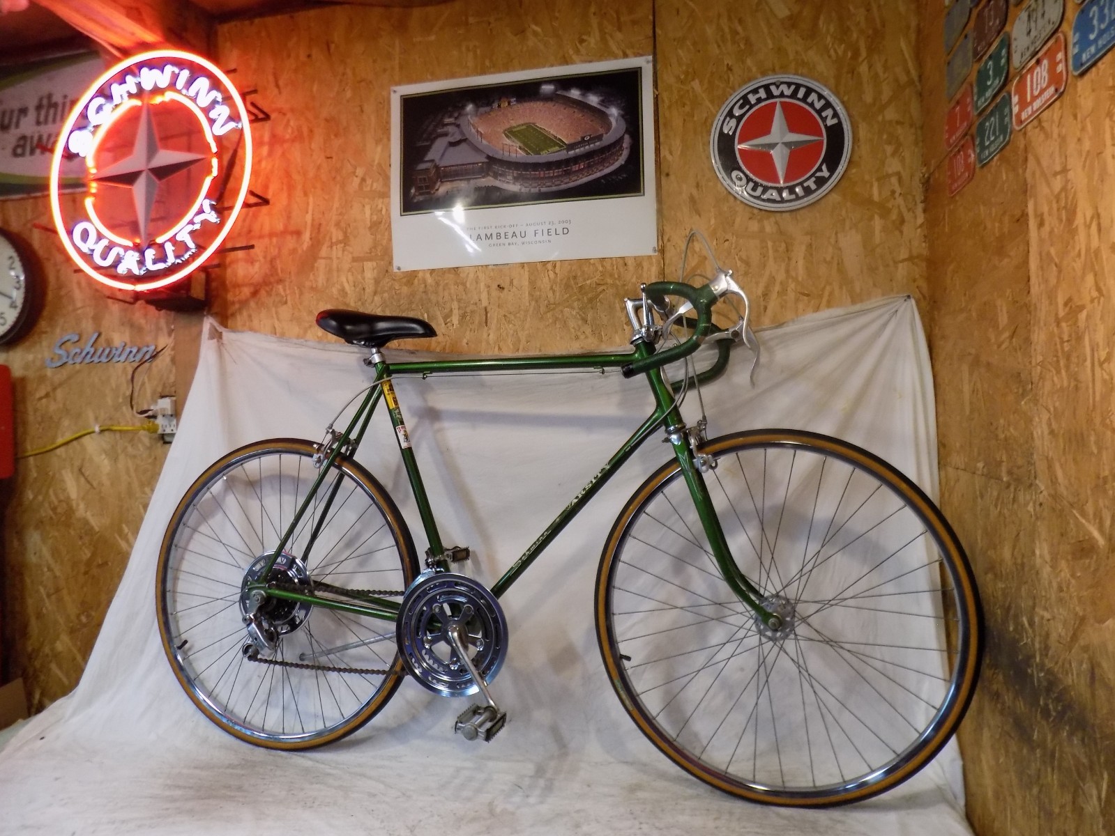 1972 SCHWINN VARSITY MENS 10-SPEED CAMPUS GREEN ROAD BIKE CONTINENTAL RACER 27