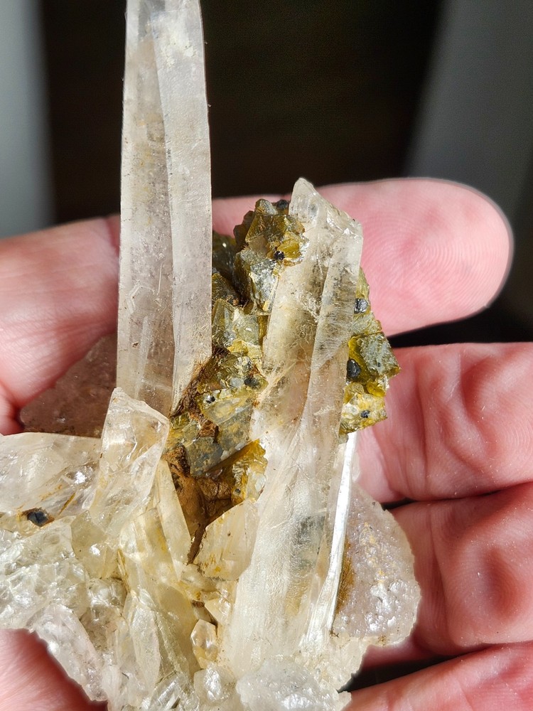 Quartz, Siderite, Fluorescent Apatite, Peru